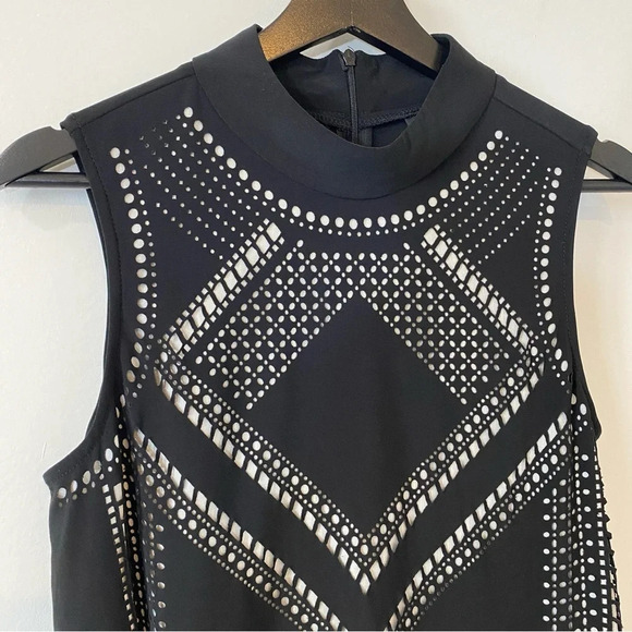 Cartise M Black High Neck Tank Top with Cut Out Design - Picture 4 of 16